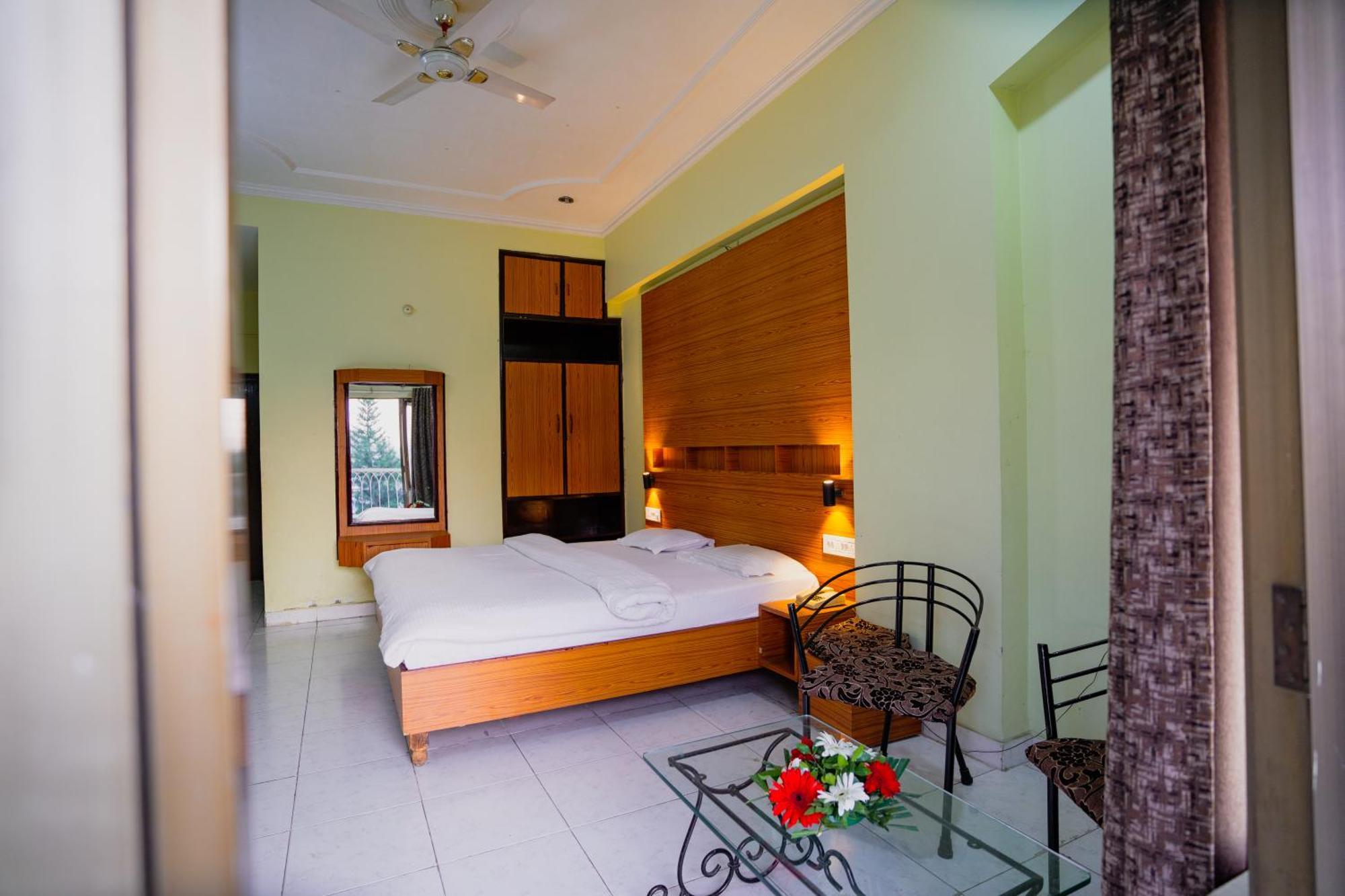 Hotel Girdhar Mahal 印多尔 外观 照片