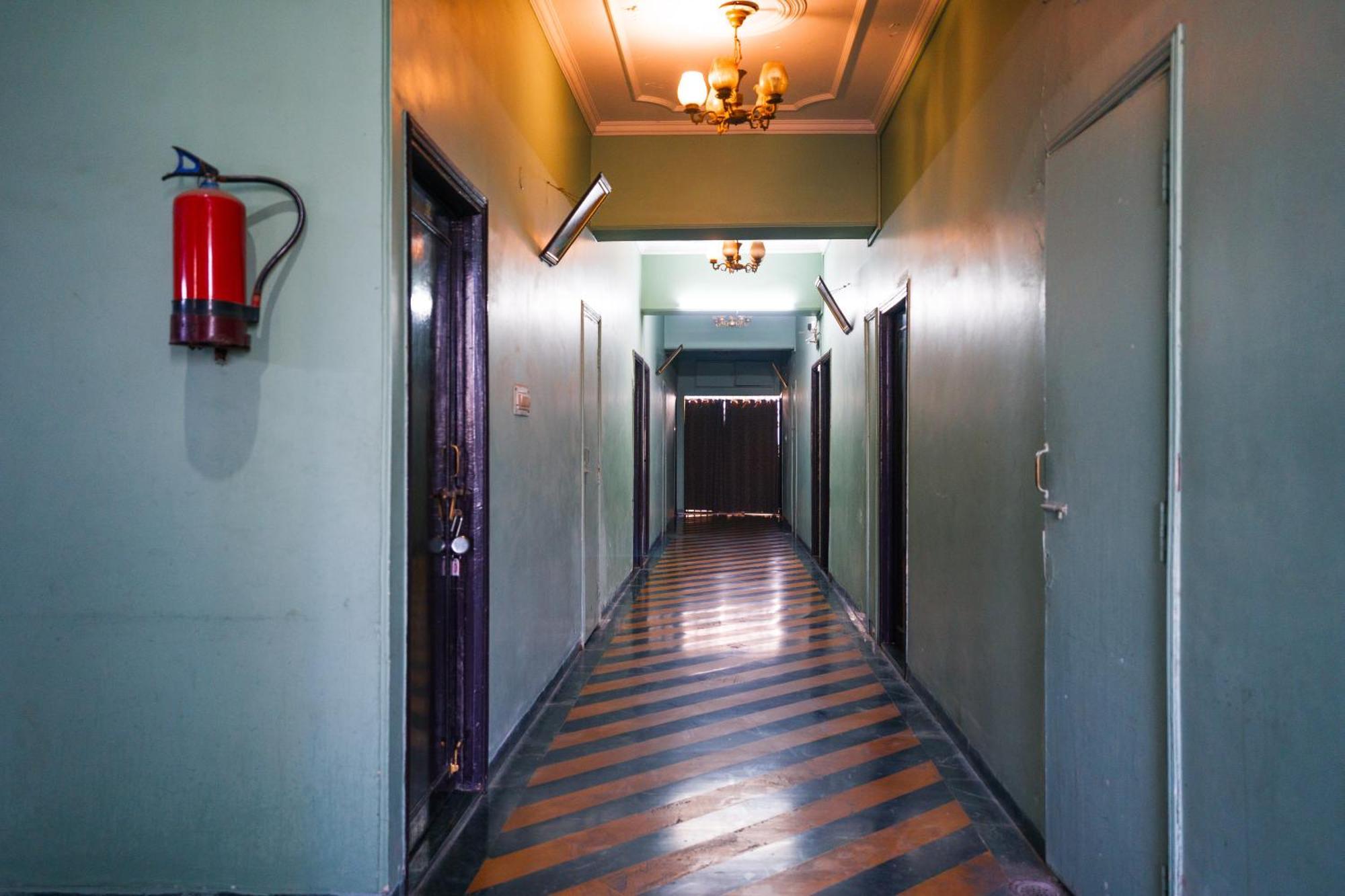 Hotel Girdhar Mahal 印多尔 外观 照片