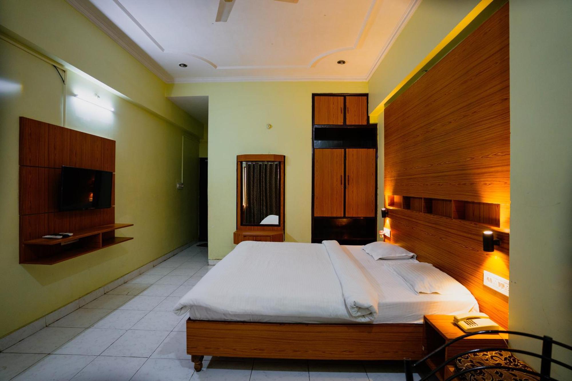 Hotel Girdhar Mahal 印多尔 外观 照片