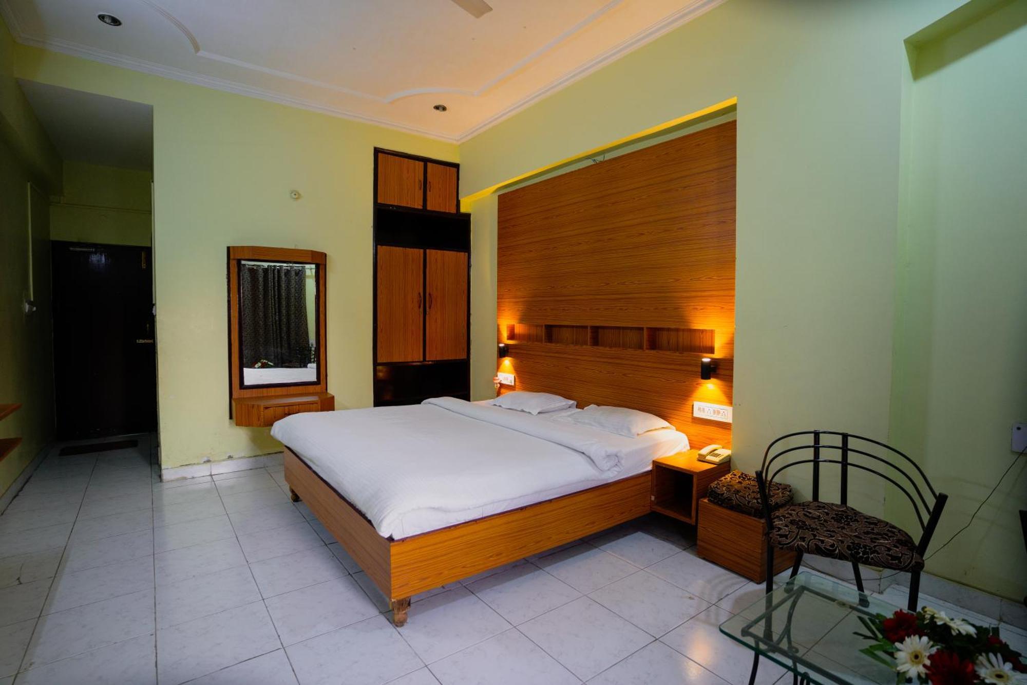 Hotel Girdhar Mahal 印多尔 外观 照片