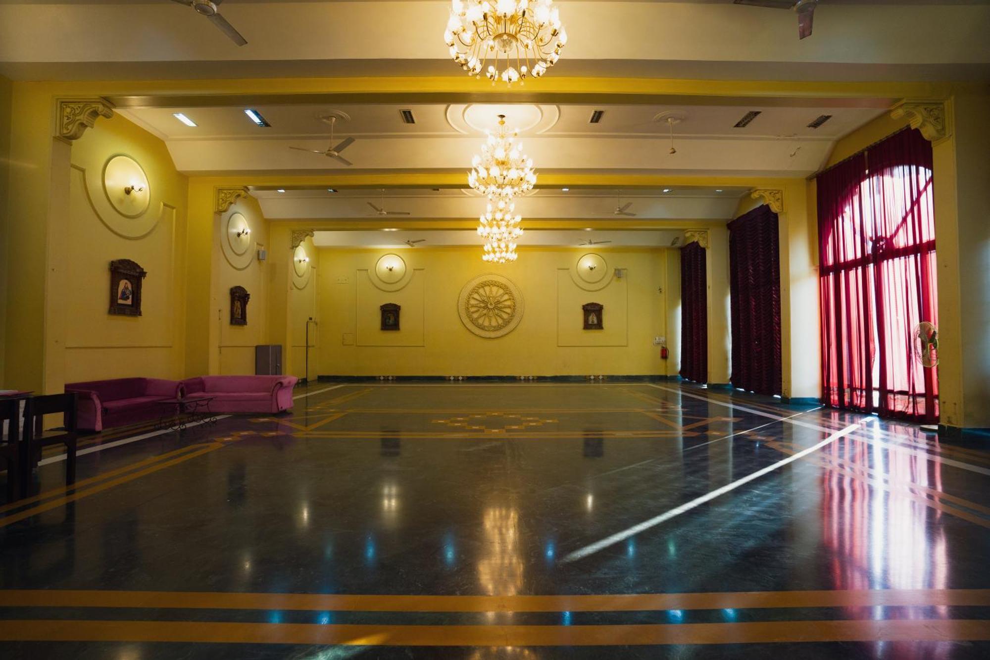 Hotel Girdhar Mahal 印多尔 外观 照片