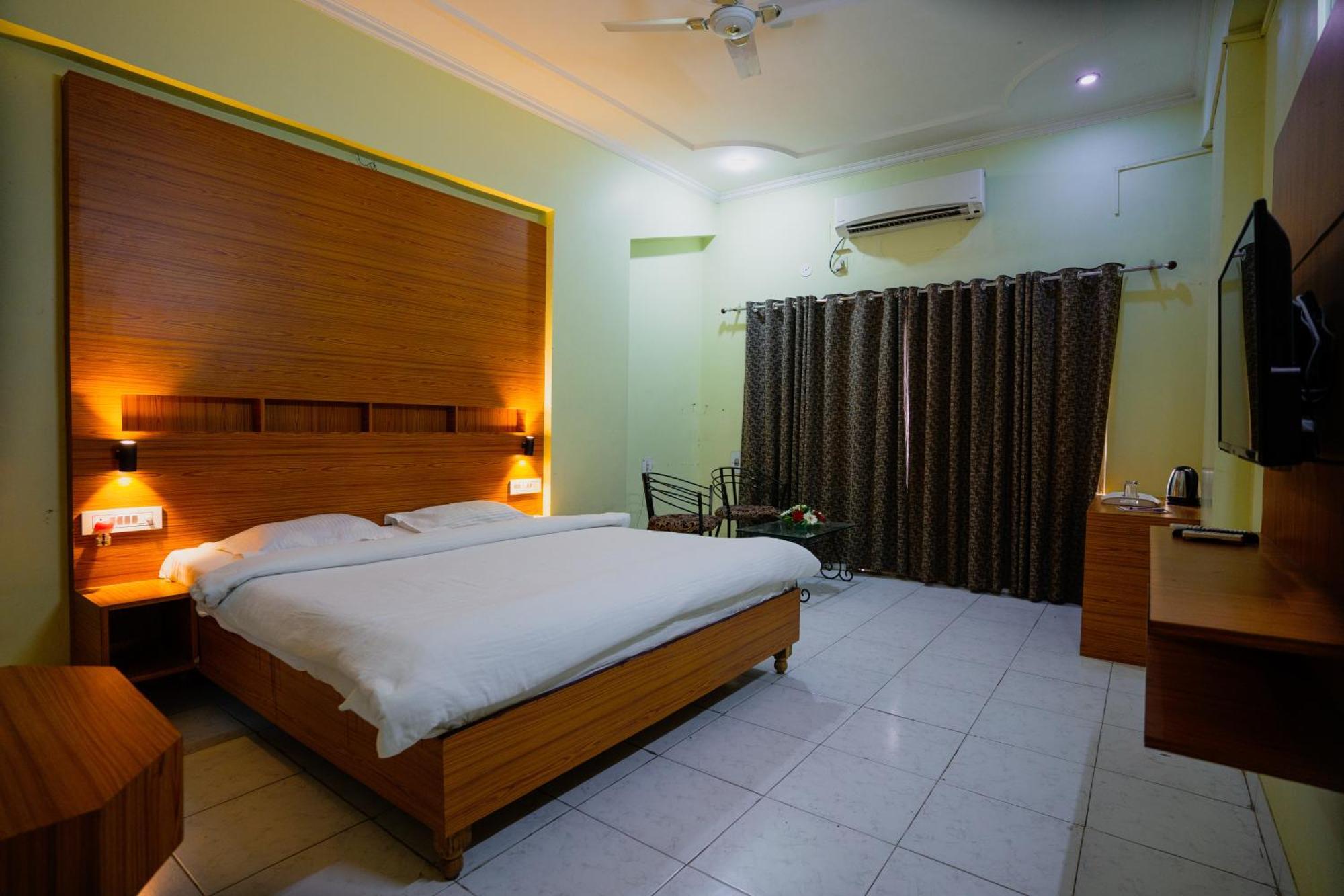 Hotel Girdhar Mahal 印多尔 外观 照片