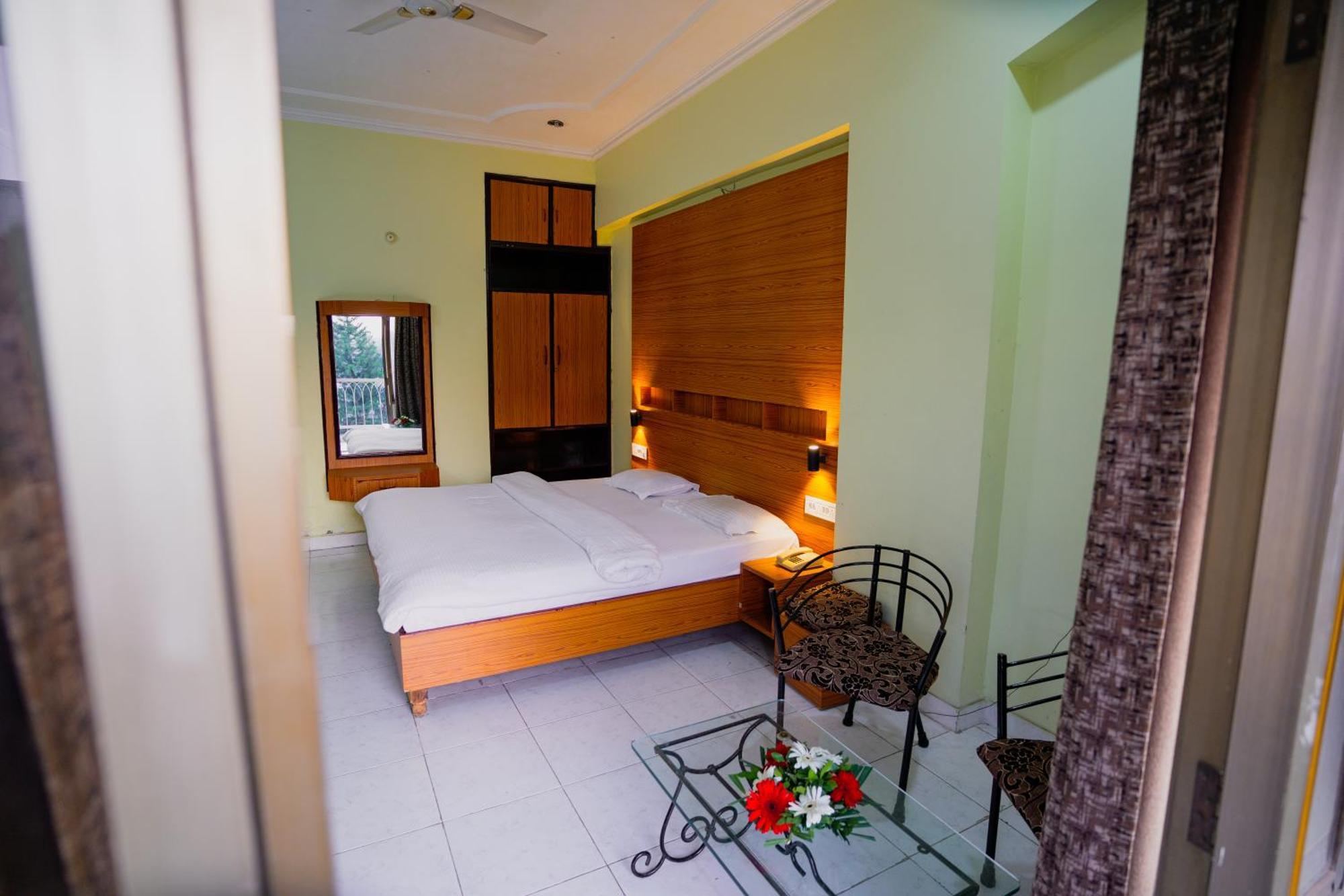 Hotel Girdhar Mahal 印多尔 外观 照片