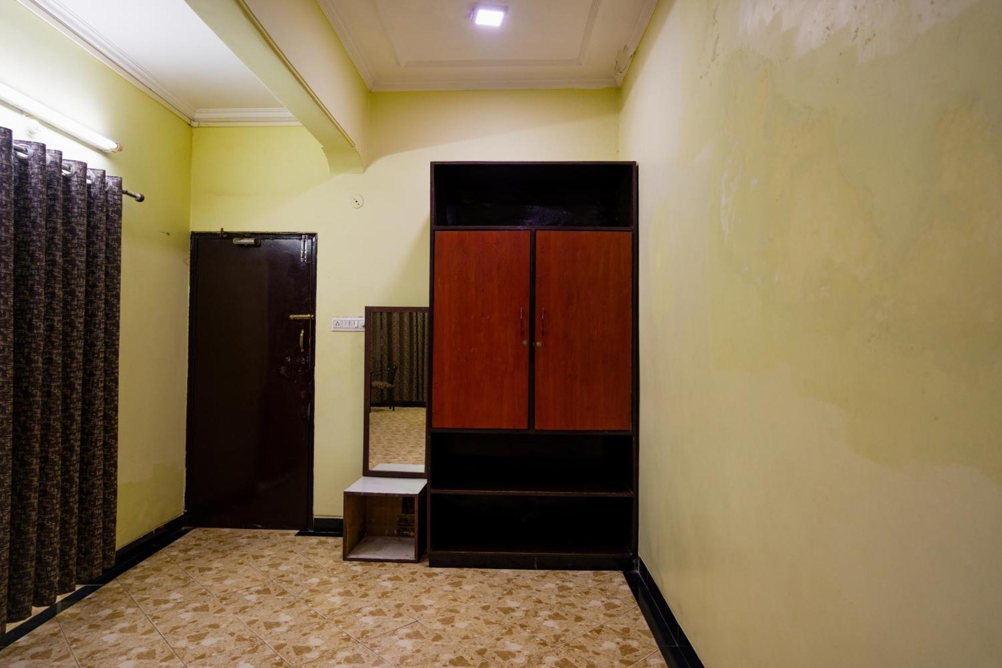 Hotel Girdhar Mahal 印多尔 外观 照片
