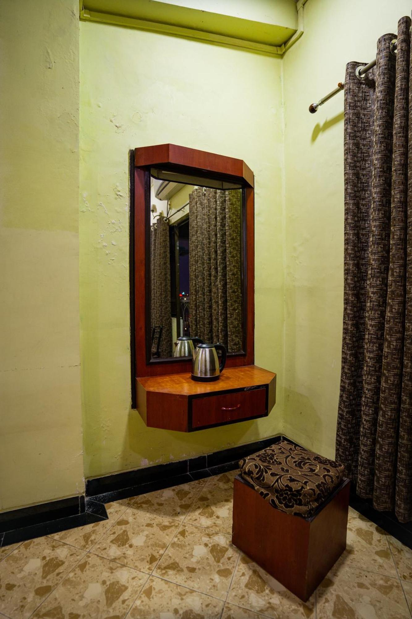 Hotel Girdhar Mahal 印多尔 外观 照片