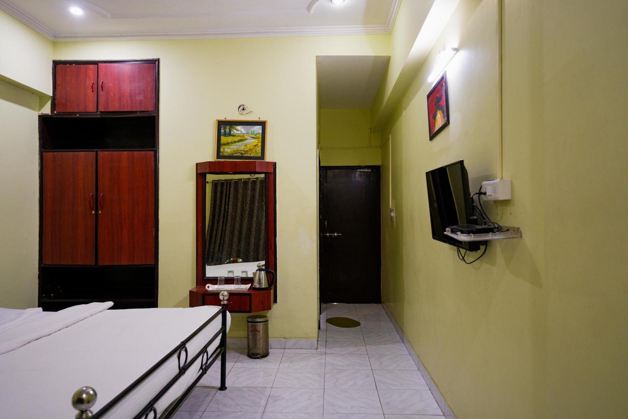 Hotel Girdhar Mahal 印多尔 外观 照片