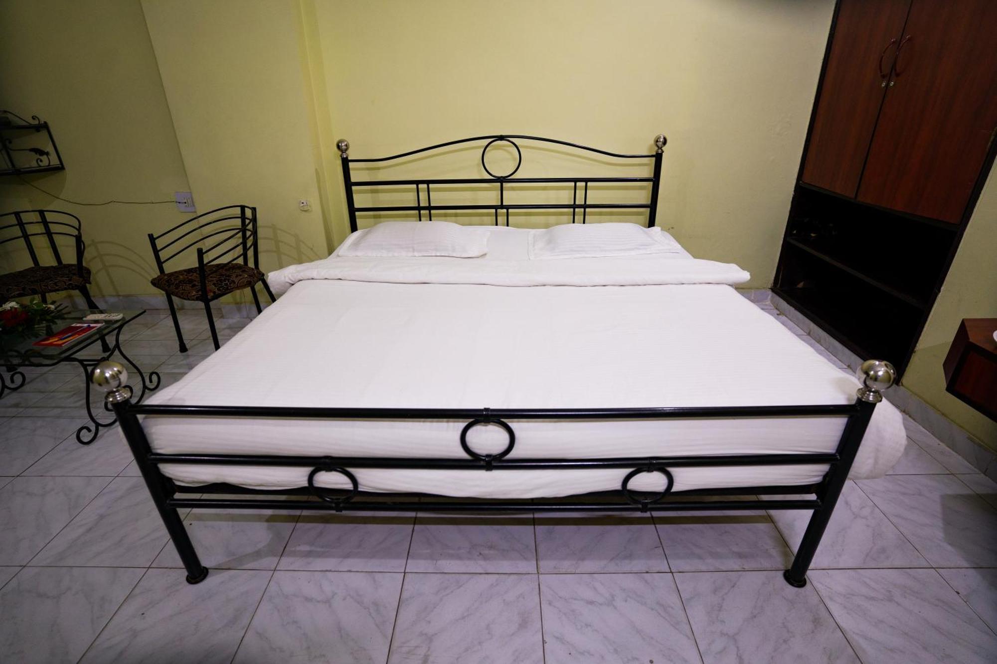 Hotel Girdhar Mahal 印多尔 外观 照片