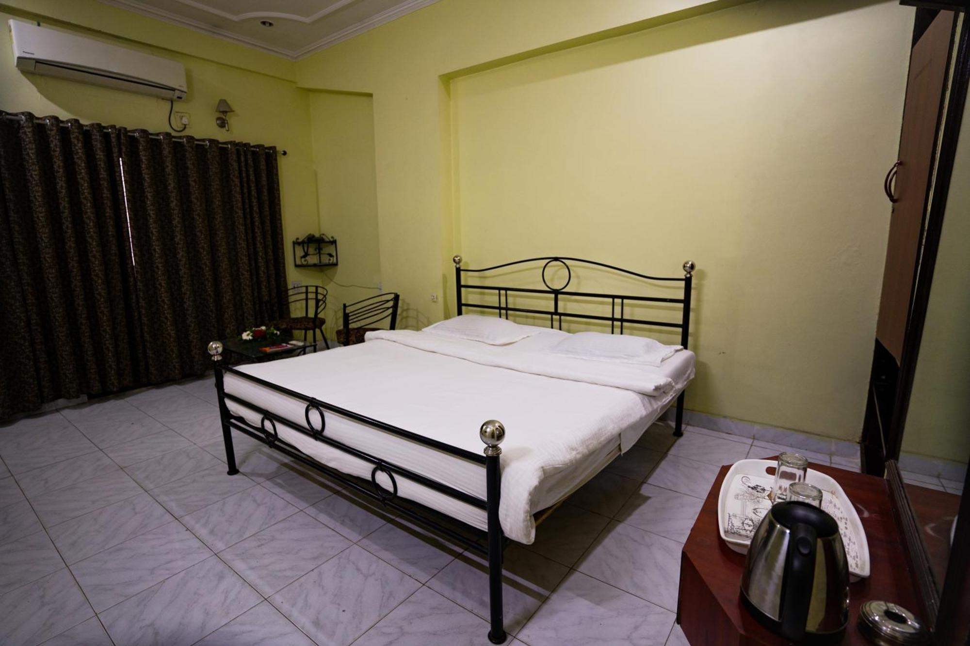 Hotel Girdhar Mahal 印多尔 外观 照片