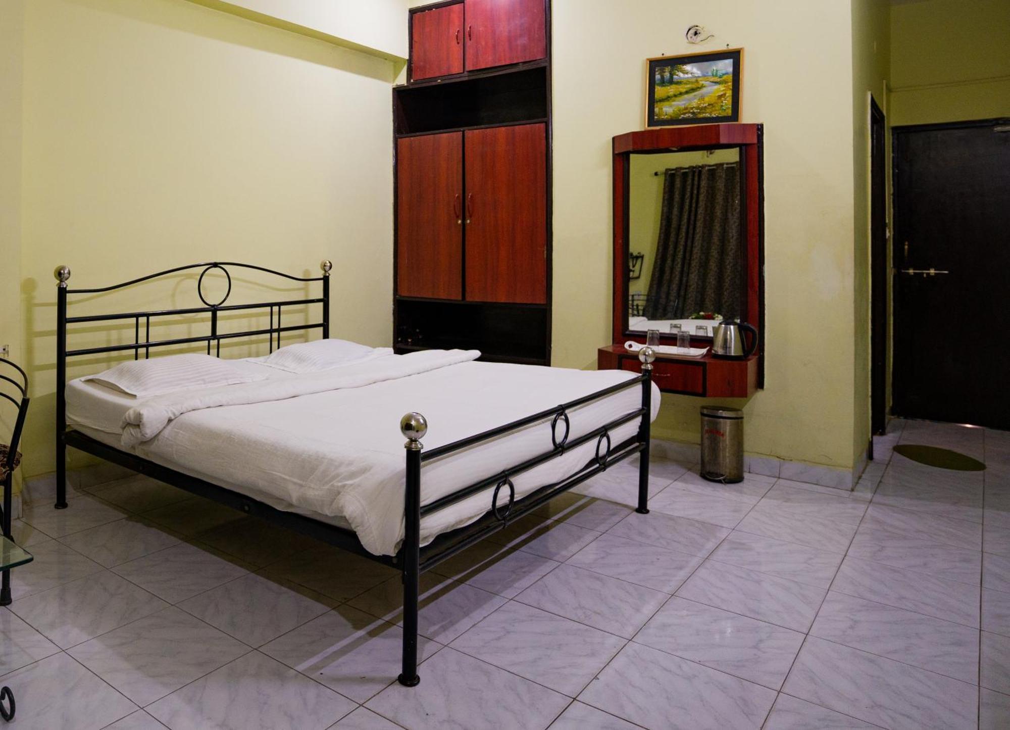 Hotel Girdhar Mahal 印多尔 外观 照片